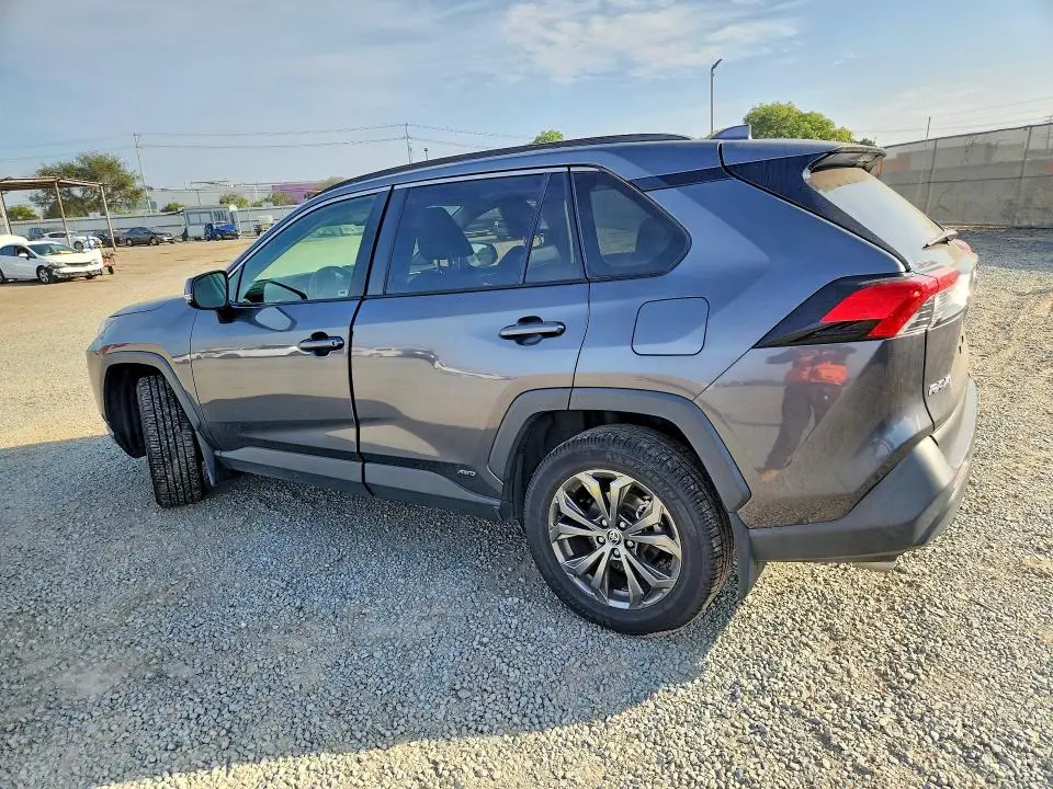 2022 TOYOTA RAV4 XLE PREMIUM  