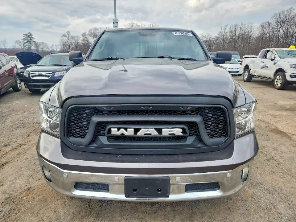 2017 RAM 1500 SLT  