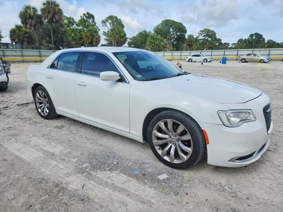 2016 CHRYSLER 300 LIMITED  