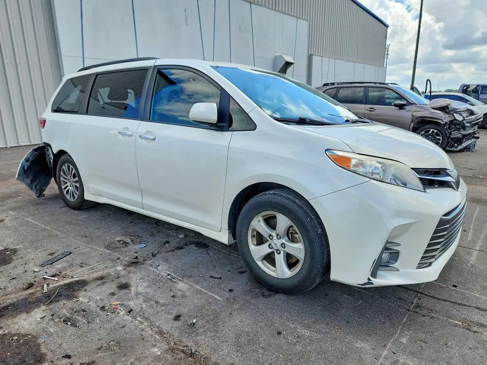 2020 TOYOTA SIENNA XLE 8-PASSENGER  