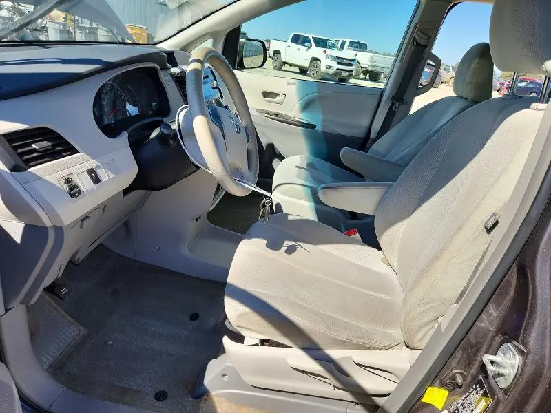 2013 TOYOTA SIENNA L 7-PASSENGER  