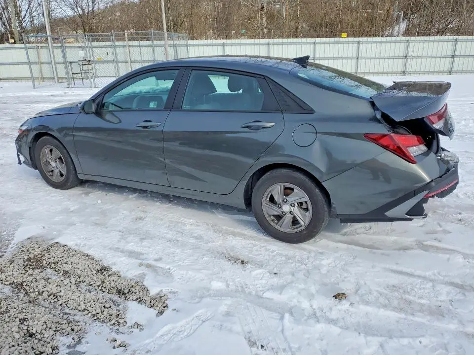 2025 HYUNDAI ELANTRA SE  