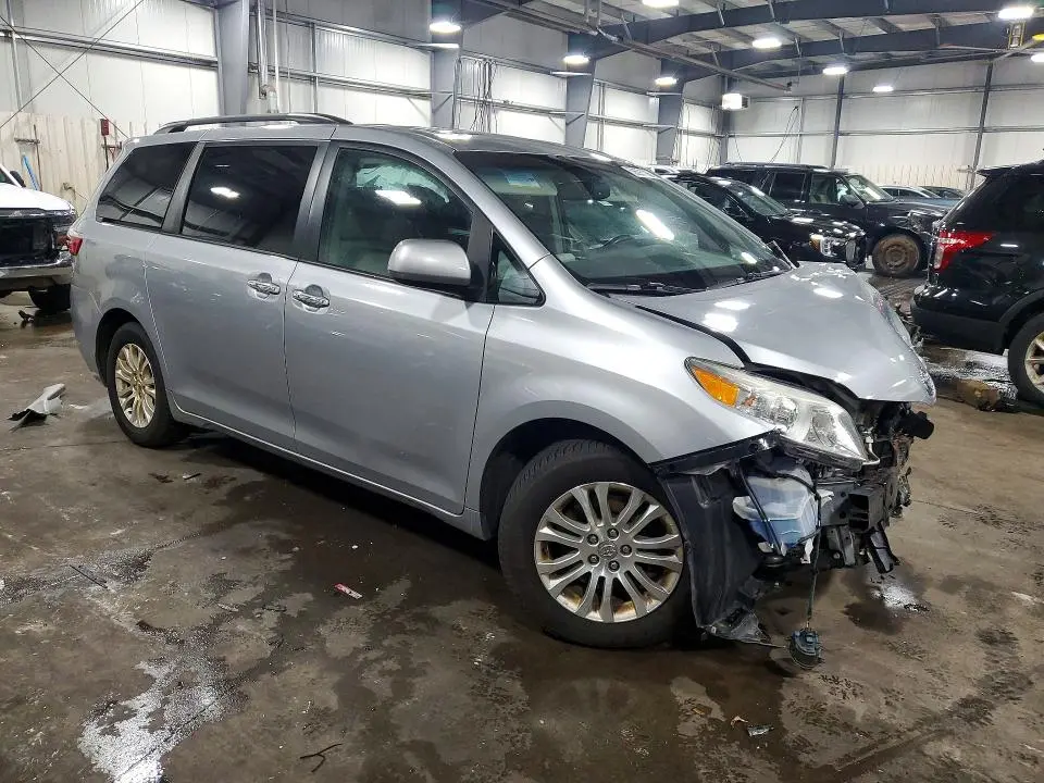 2016 TOYOTA SIENNA XLE PREMIUM 8-PASSENGER  