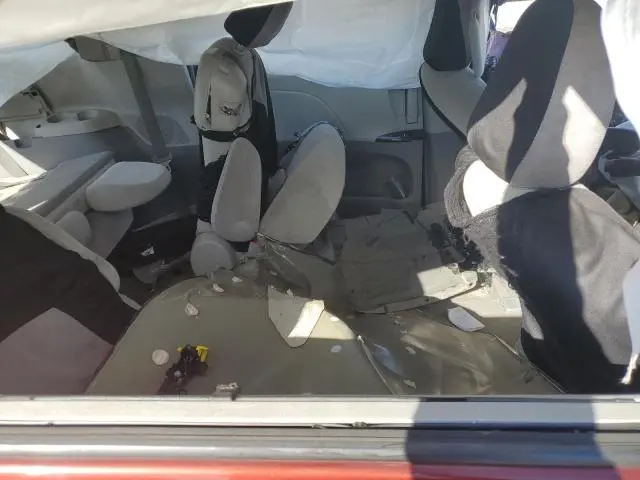 2011 TOYOTA SIENNA LE  