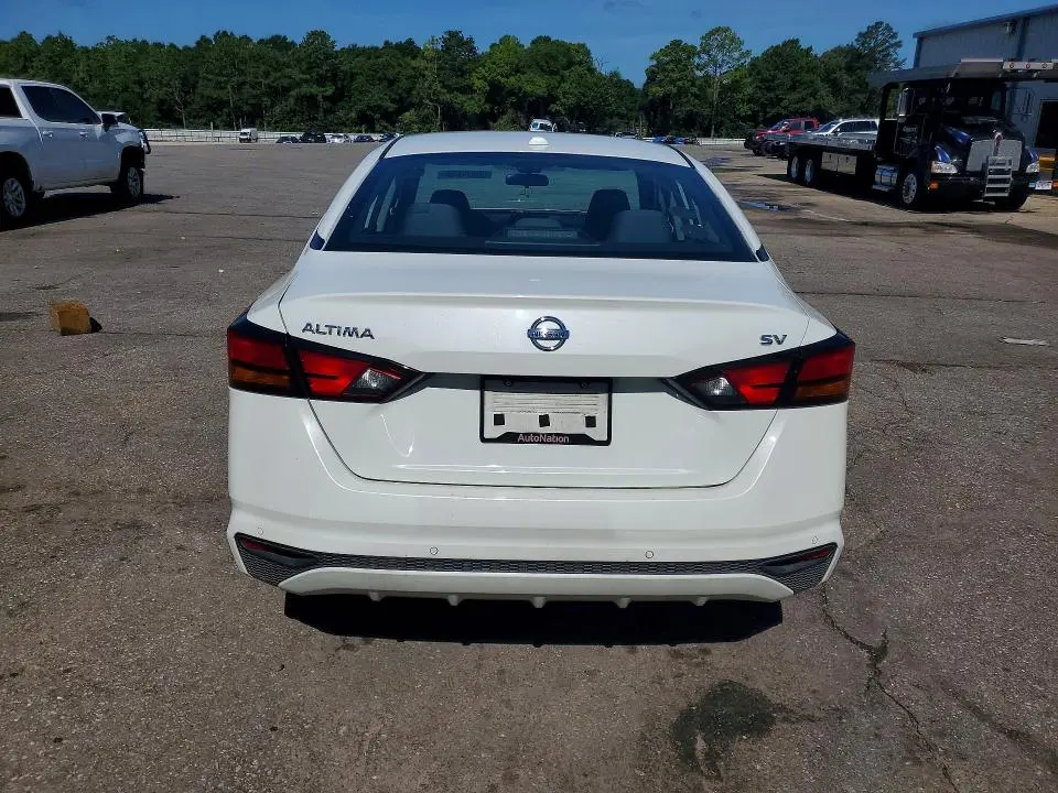 2022 NISSAN ALTIMA SV  