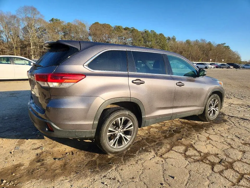 2019 TOYOTA HIGHLANDER LE  