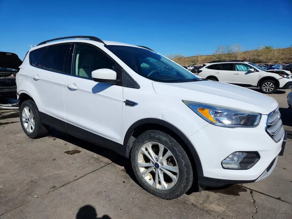 2018 FORD ESCAPE SE  