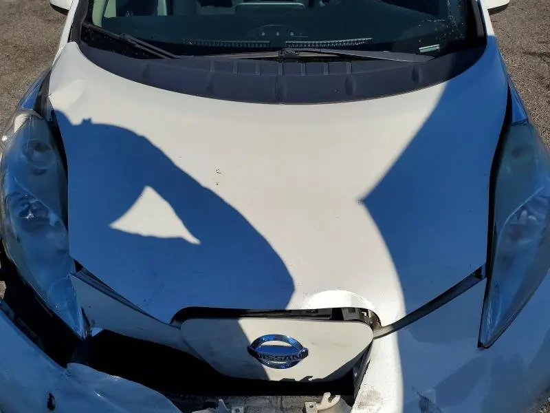 2015 NISSAN LEAF S  