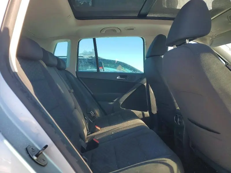 2010 VOLKSWAGEN TIGUAN SE  