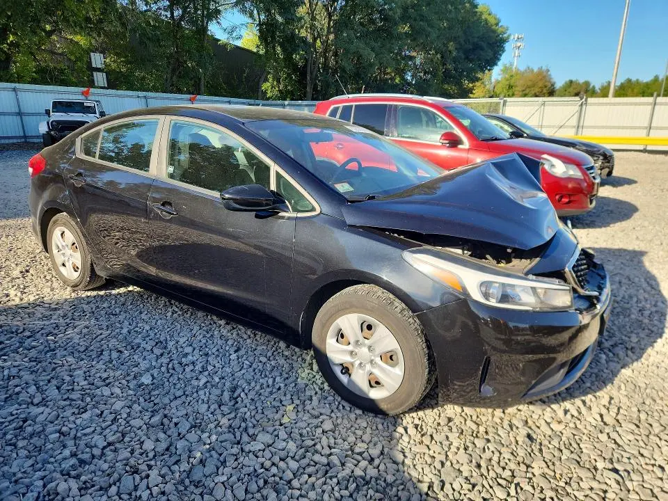 2017 KIA FORTE LX  