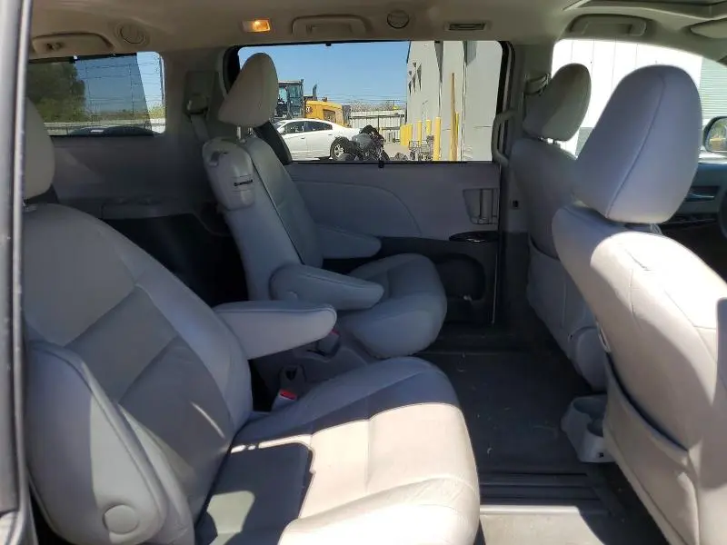 2017 TOYOTA SIENNA XLE 8-PASSENGER  