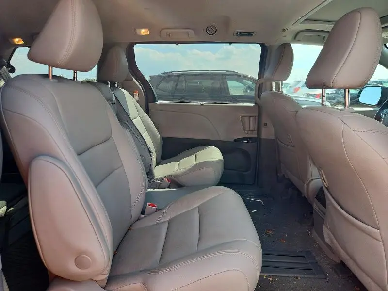 2019 TOYOTA SIENNA XLE 8-PASSENGER  