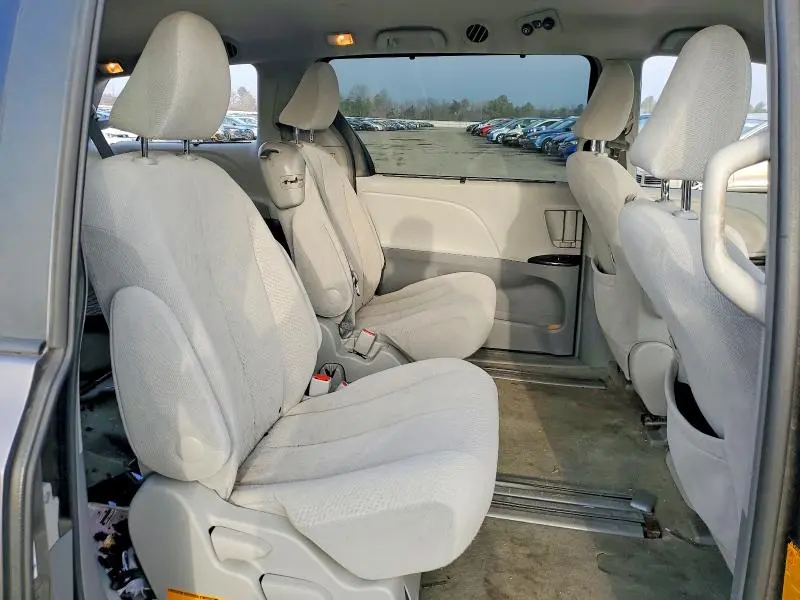 2012 TOYOTA SIENNA LE  