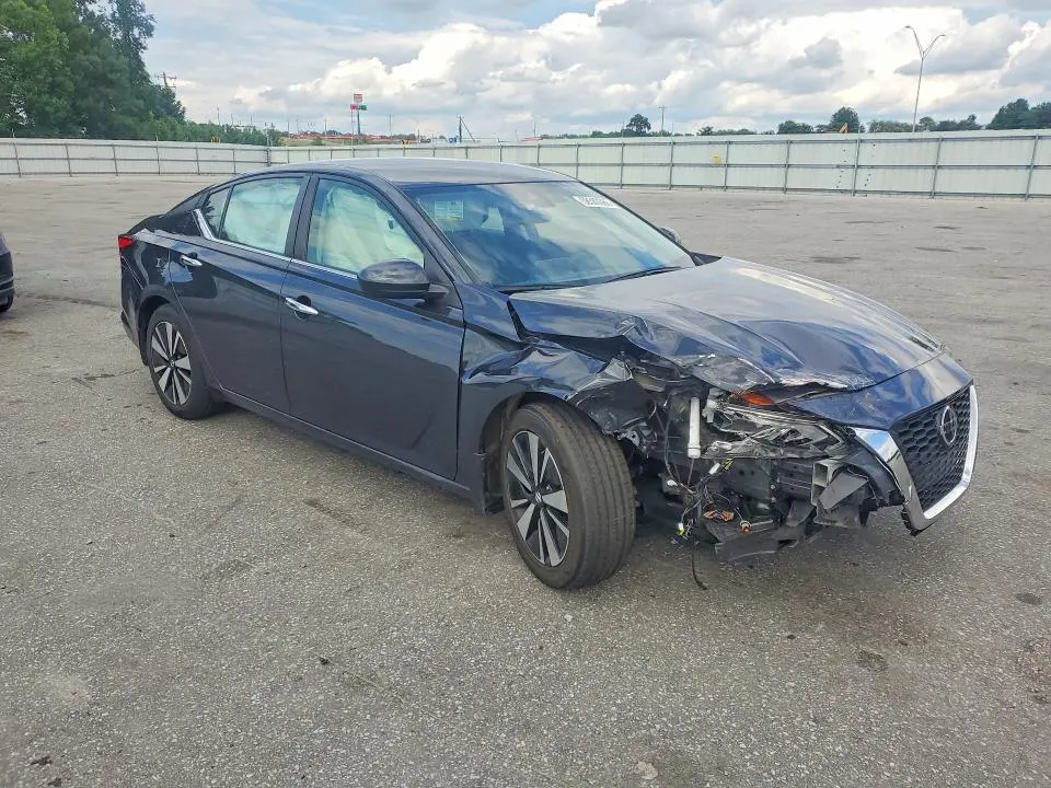 2022 NISSAN ALTIMA SV  
