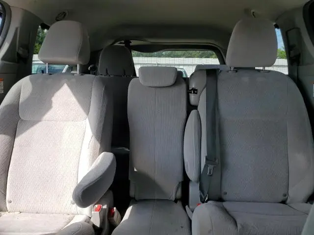 2016 TOYOTA SIENNA LE  