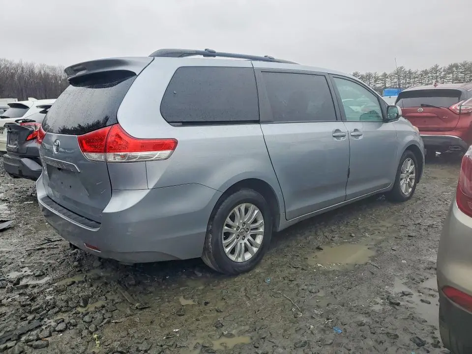 2011 TOYOTA SIENNA LE  
