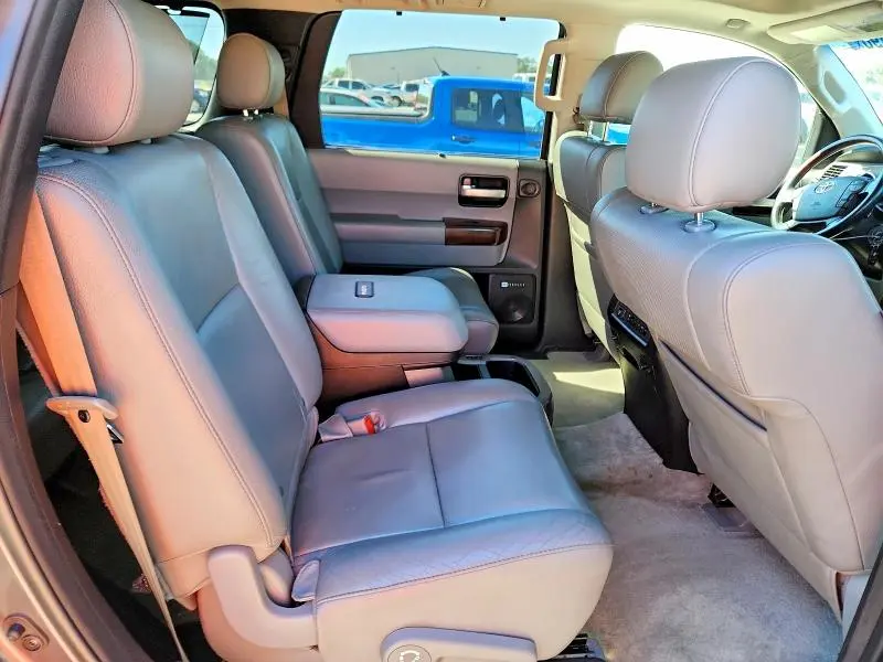 2011 TOYOTA SEQUOIA PLATINUM  