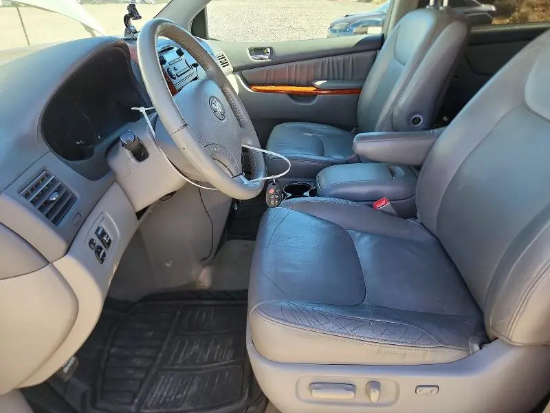 2010 TOYOTA SIENNA XLE  