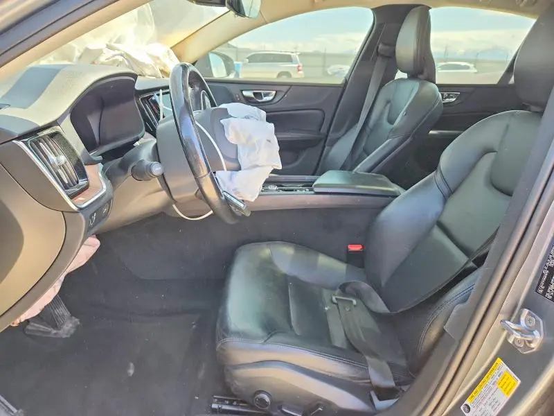 2019 VOLVO S60 T6 MOMENTUM  