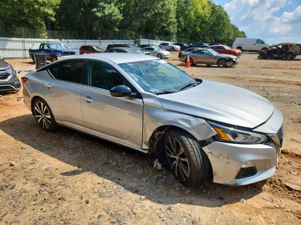 2021 NISSAN ALTIMA SR  
