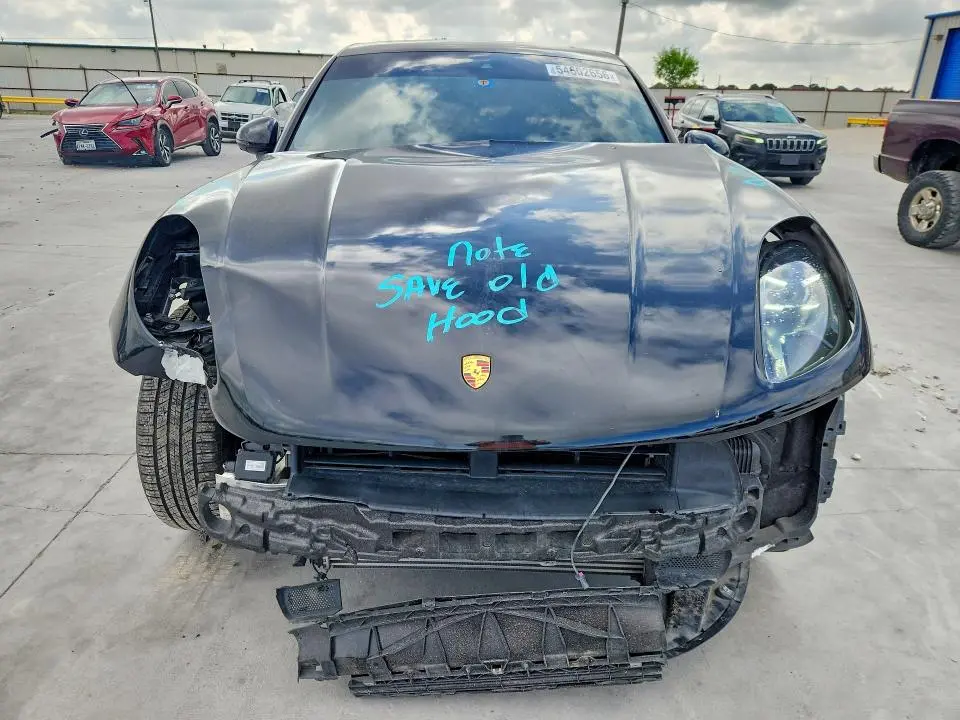 2021 PORSCHE MACAN   