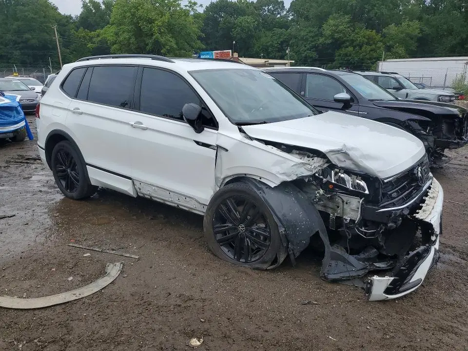 2022 VOLKSWAGEN TIGUAN SE R-LINE BLACK  