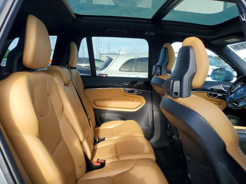 2017 VOLVO XC90 T6  