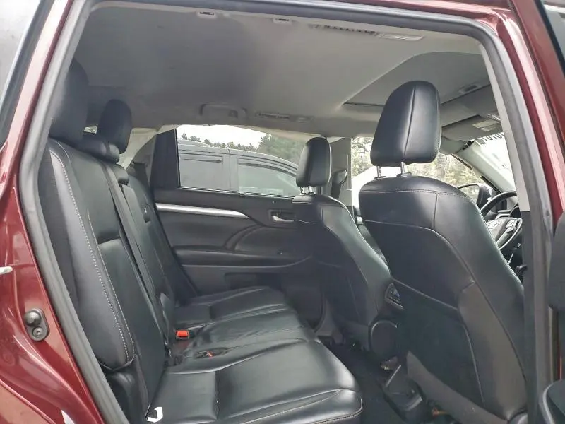 2018 TOYOTA HIGHLANDER SE  