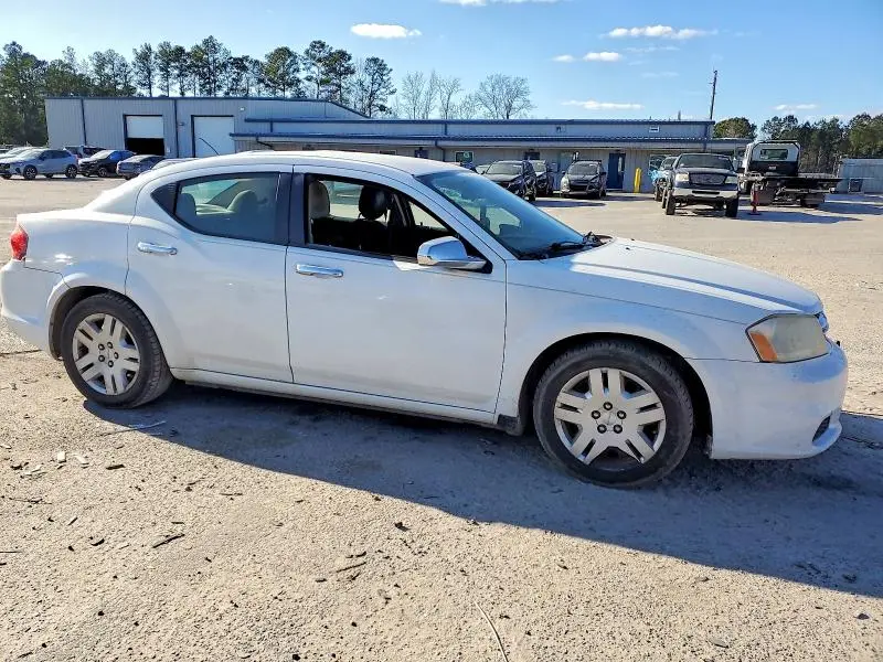 2013 DODGE AVENGER SE  