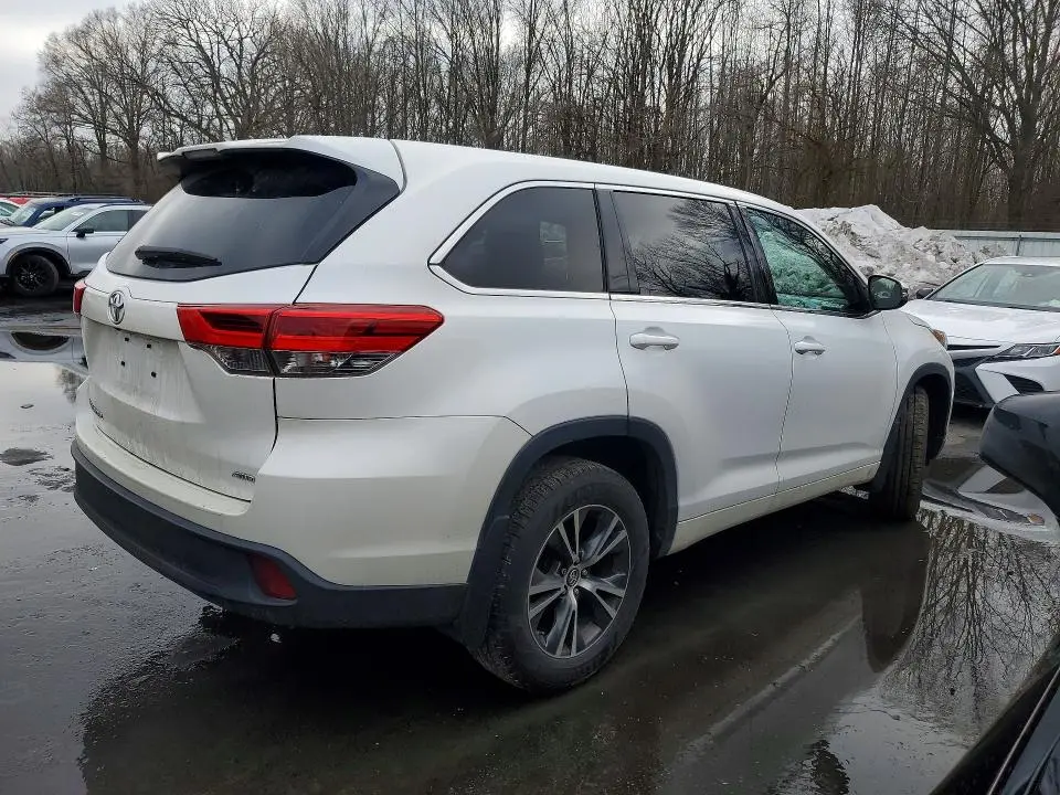 2017 TOYOTA HIGHLANDER LE  
