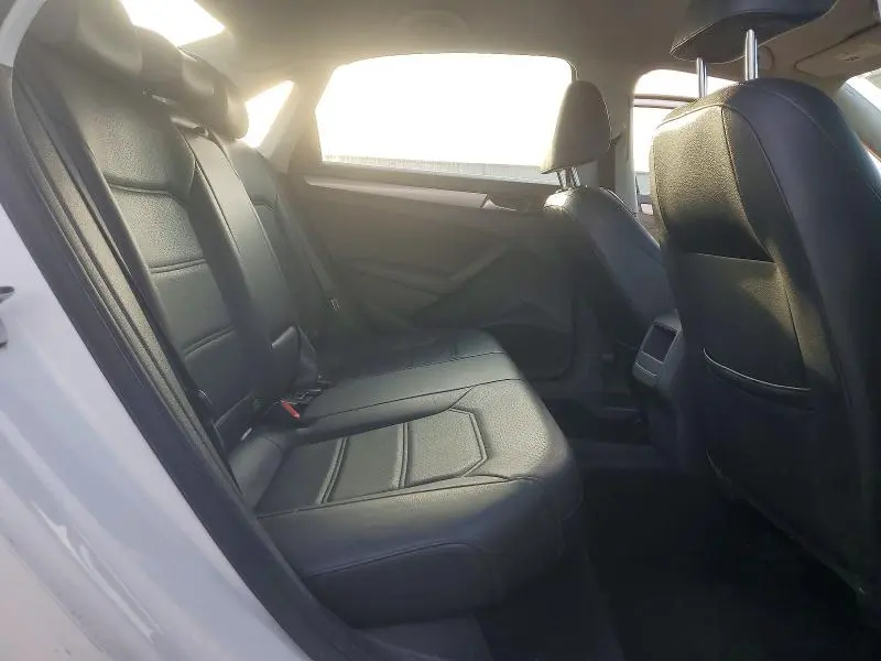 2015 VOLKSWAGEN PASSAT S  