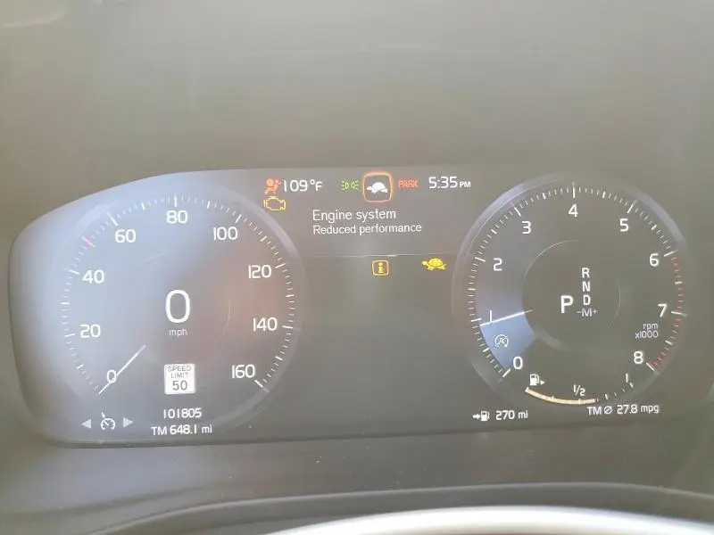 2022 VOLVO XC40 T4 MOMENTUM  