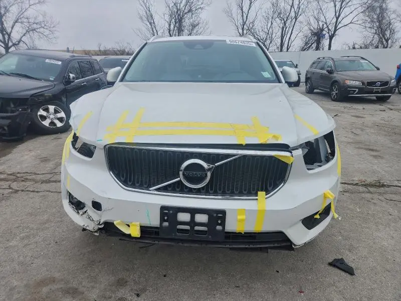 2021 VOLVO XC40 T5 MOMENTUM  