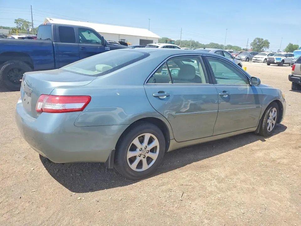 2011 TOYOTA CAMRY LE  