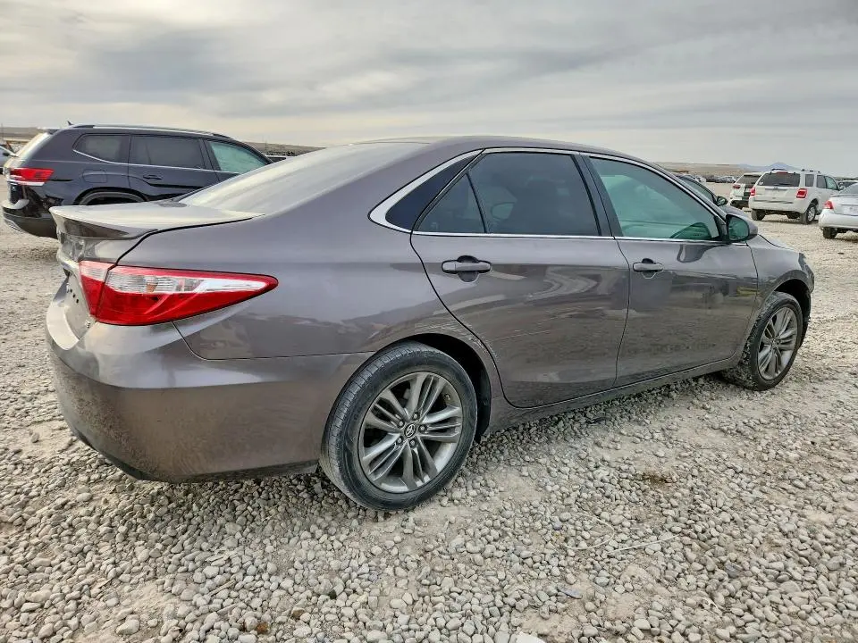 2017 TOYOTA CAMRY SE  
