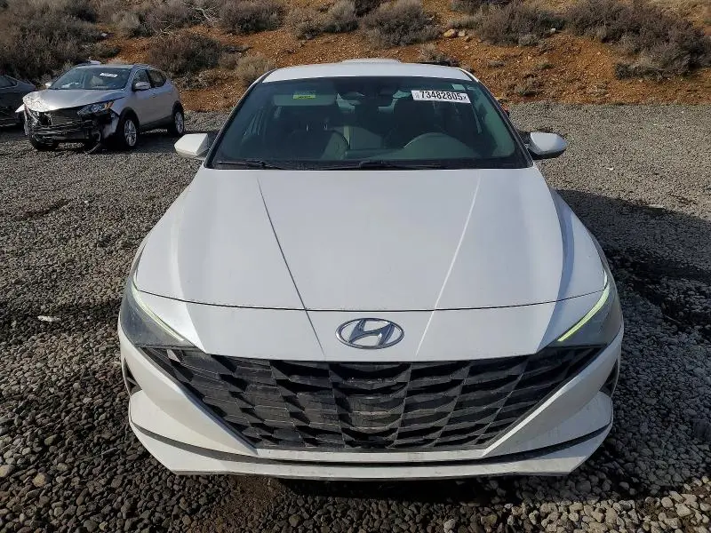 2021 HYUNDAI ELANTRA SE  