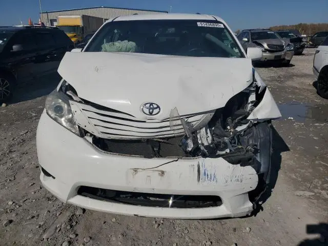 2017 TOYOTA SIENNA LE  