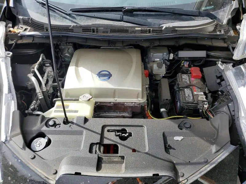 2015 NISSAN LEAF SV  