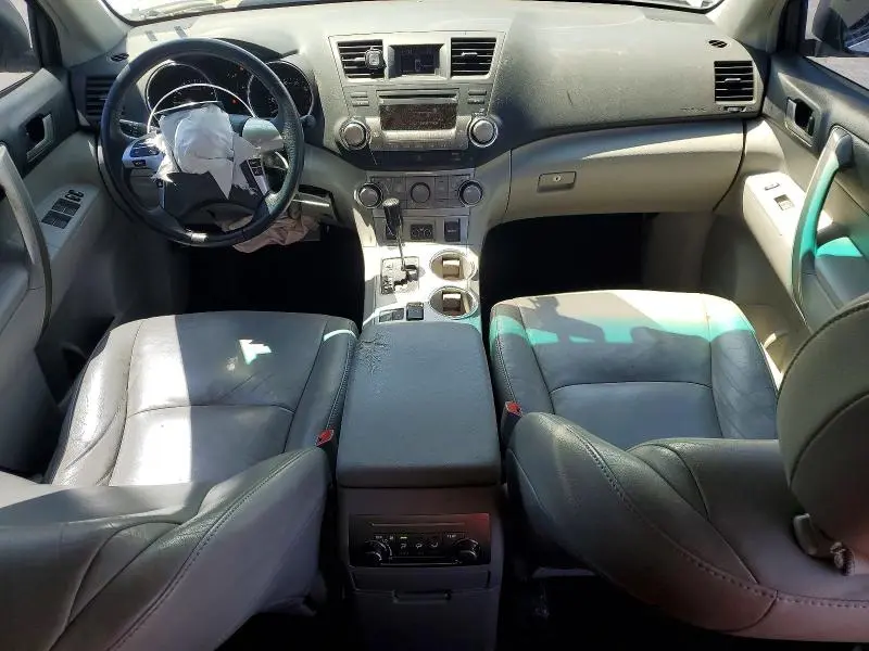 2012 TOYOTA HIGHLANDER SE  