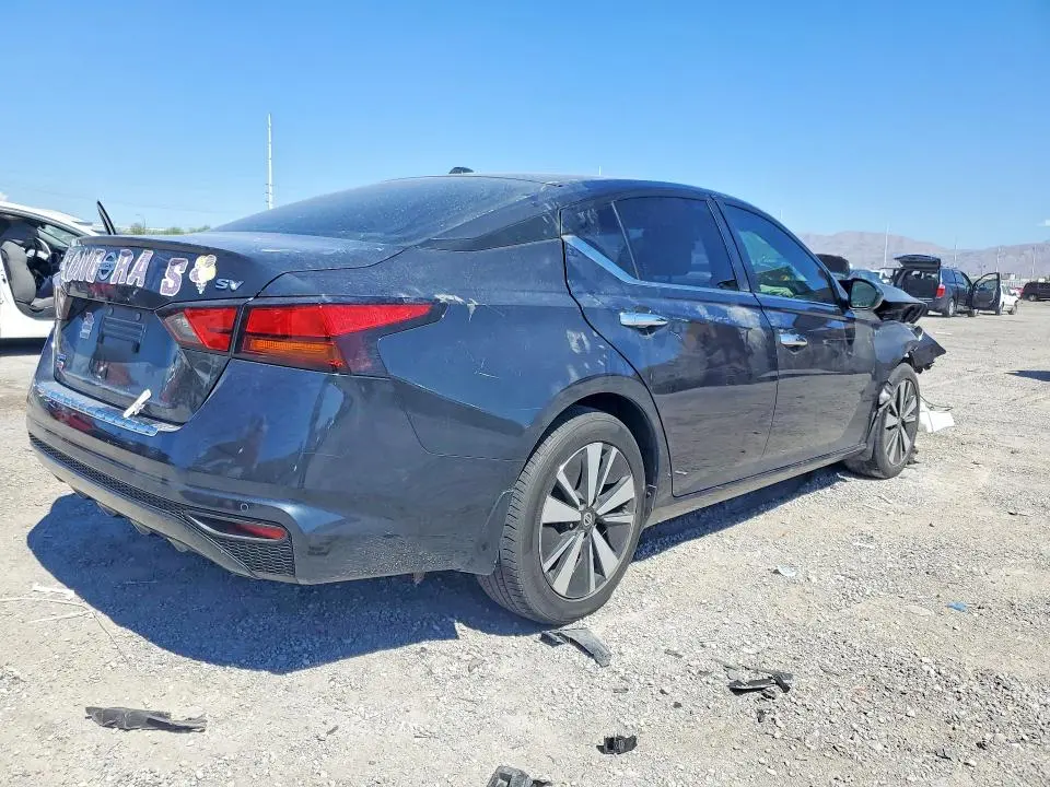 2022 NISSAN ALTIMA SV  