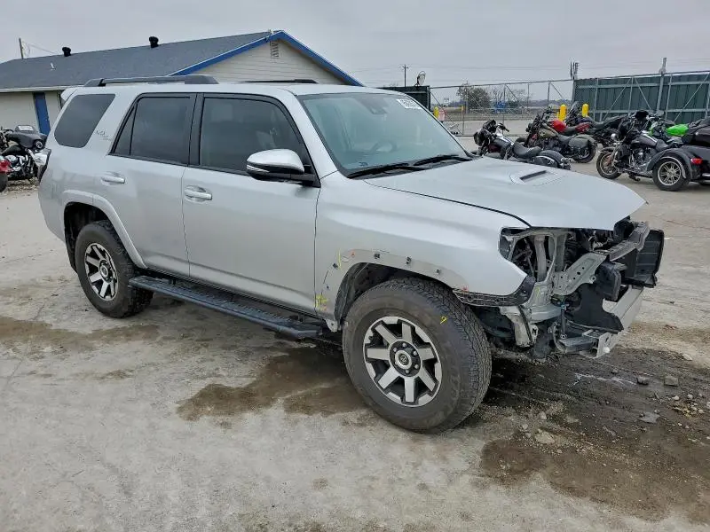 2023 TOYOTA 4RUNNER SE  