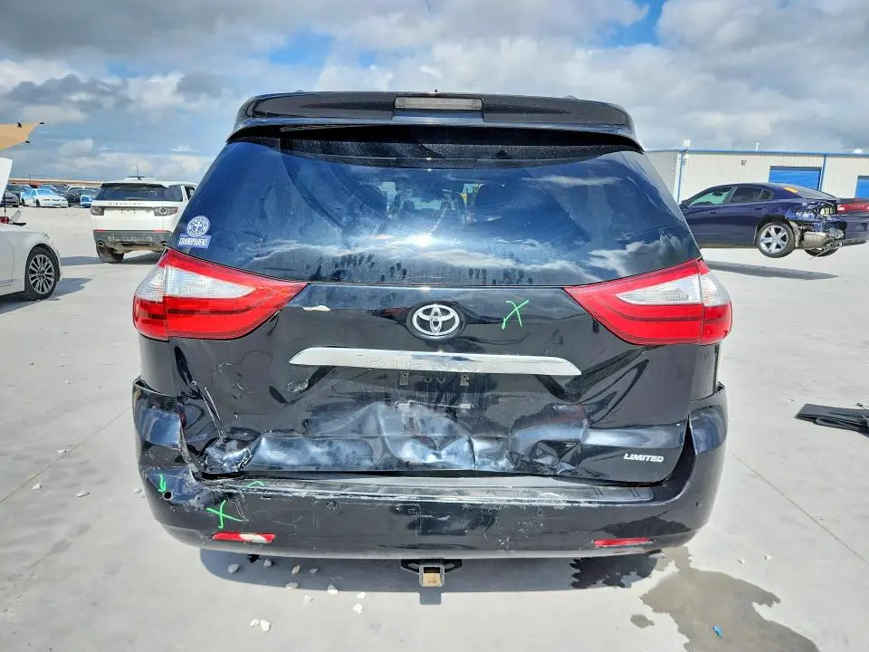 2017 TOYOTA SIENNA LIMITED PREMIUM 7-PASSENGER  