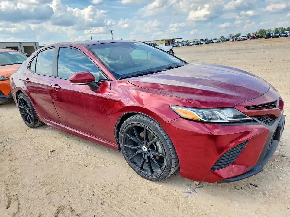 2018 TOYOTA CAMRY SE  