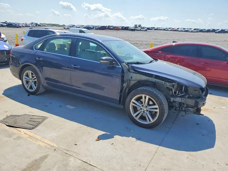 2015 VOLKSWAGEN PASSAT SE  