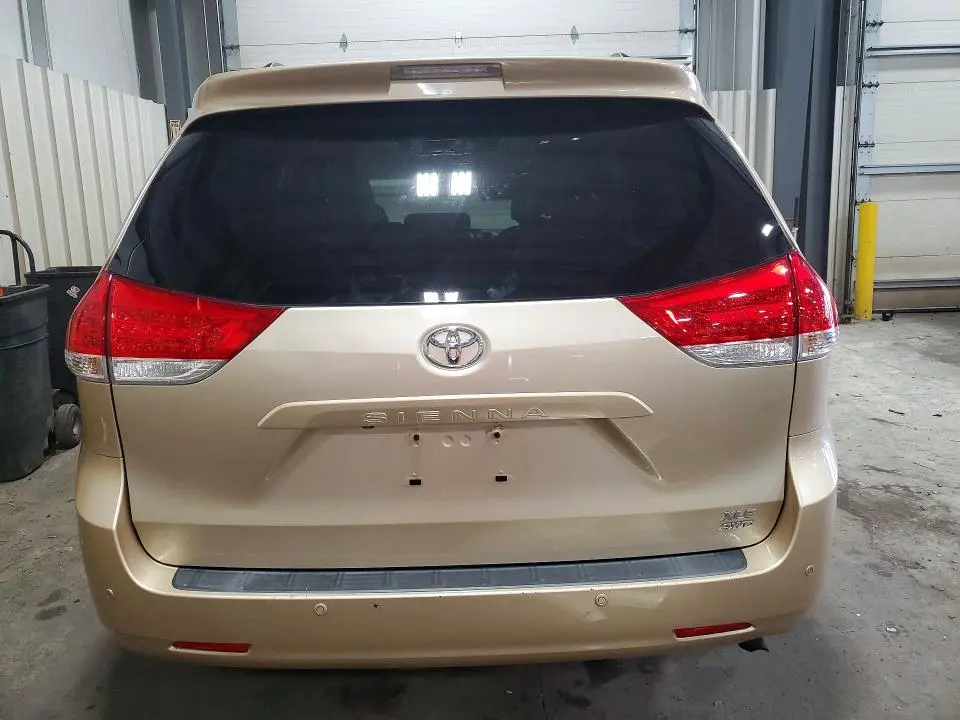 2013 TOYOTA SIENNA XLE 7-PASSENGER  