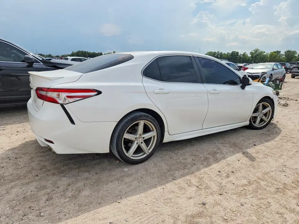 2018 TOYOTA CAMRY SE  