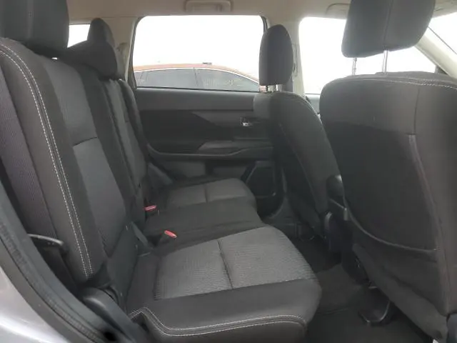 2017 MITSUBISHI OUTLANDER SE  