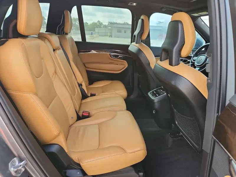 2017 VOLVO XC90 T6  