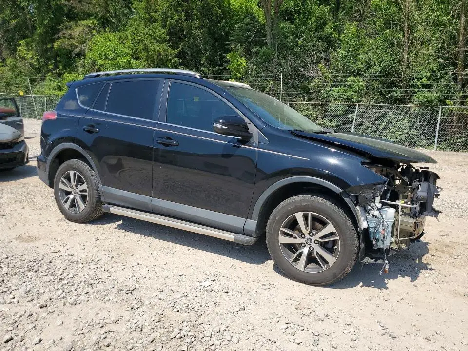 2017 TOYOTA RAV4 XLE  