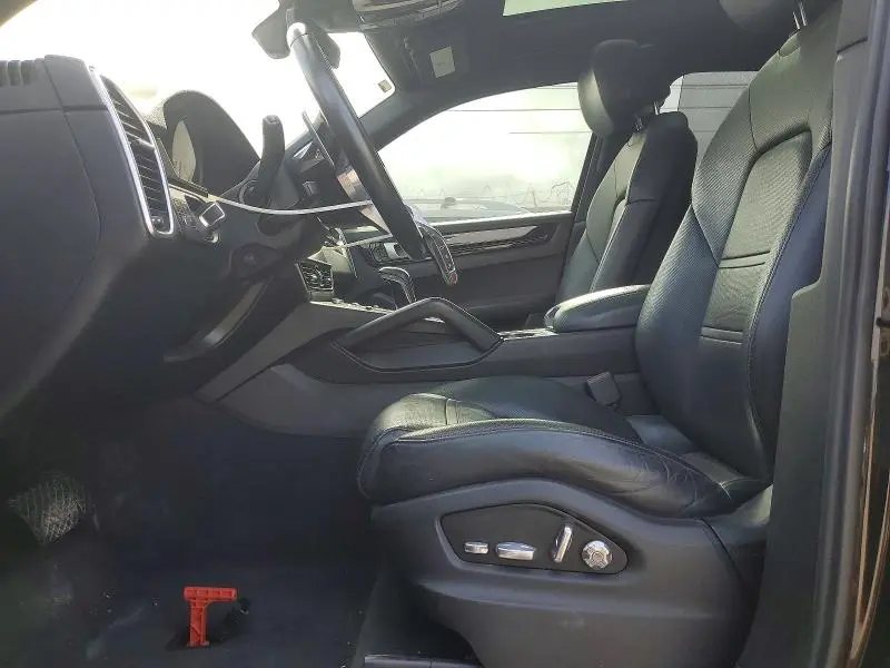 2019 PORSCHE CAYENNE   